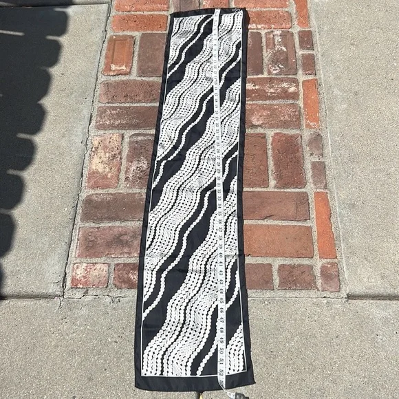 Rare** Vintage Oscar De La Renta Silk Scarf